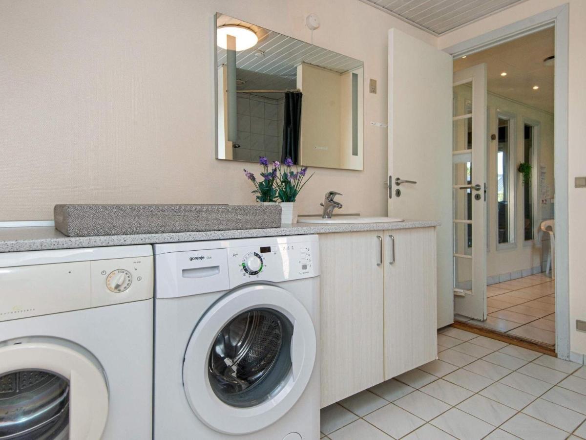 10 Person Holiday Home In Juelsminde Sonderby  Экстерьер фото