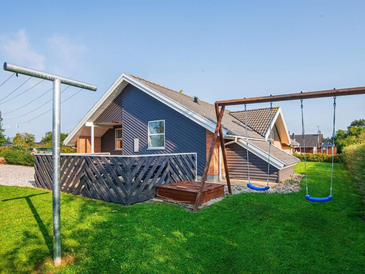 10 Person Holiday Home In Juelsminde Sonderby  Экстерьер фото