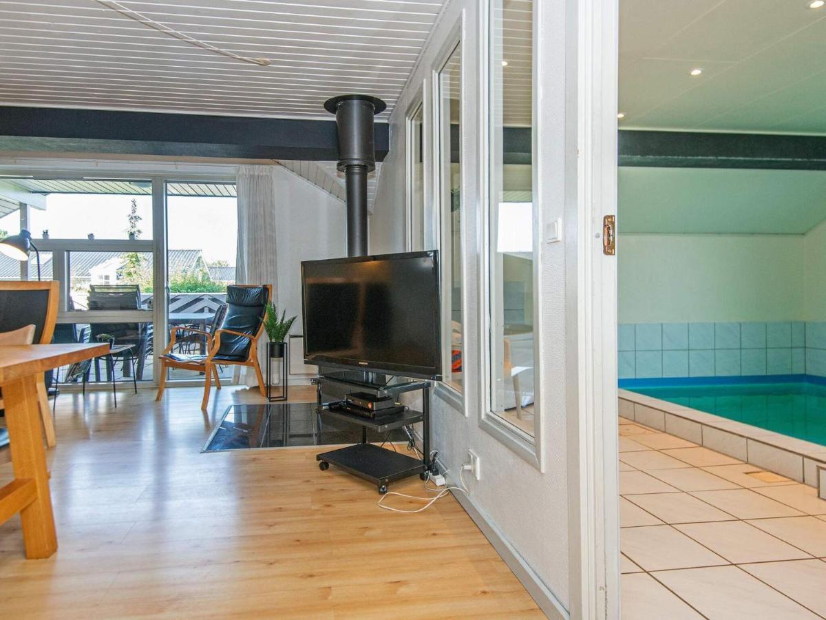 10 Person Holiday Home In Juelsminde Sonderby  Экстерьер фото