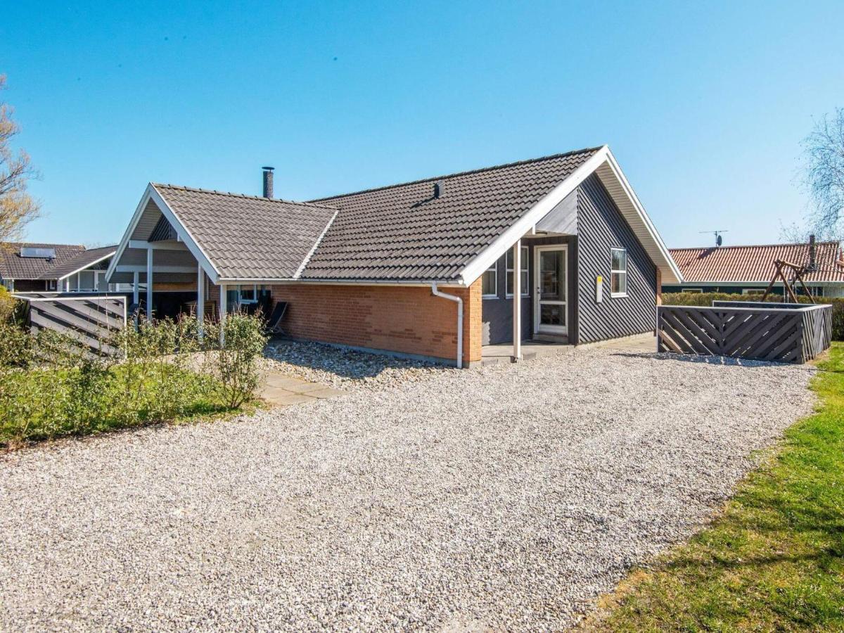 10 Person Holiday Home In Juelsminde Sonderby  Экстерьер фото