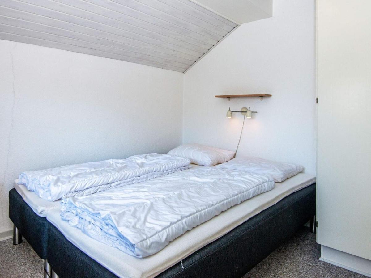 10 Person Holiday Home In Juelsminde Sonderby  Экстерьер фото